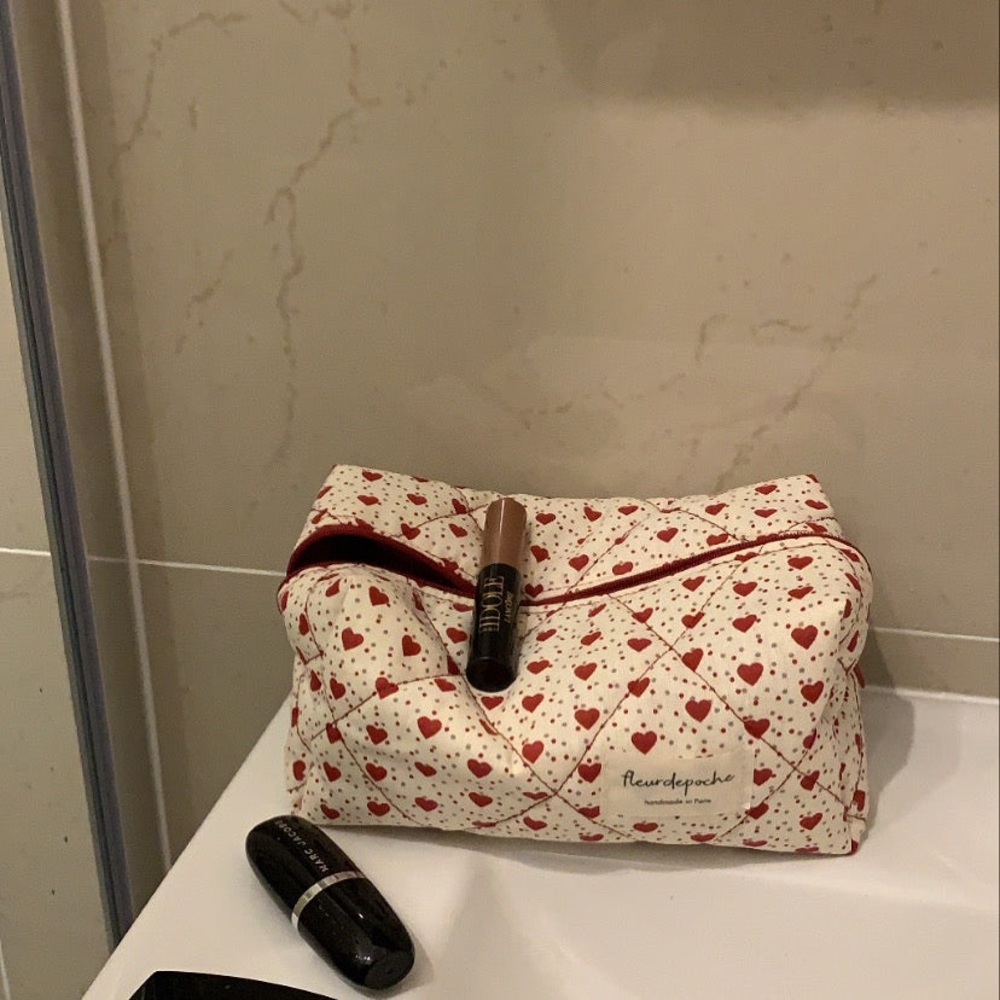 fleurdepoche coeurs quilt makeup bag